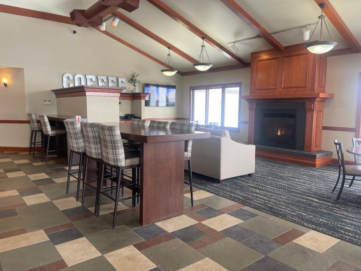The Patch Lodge Warroad Экстерьер фото