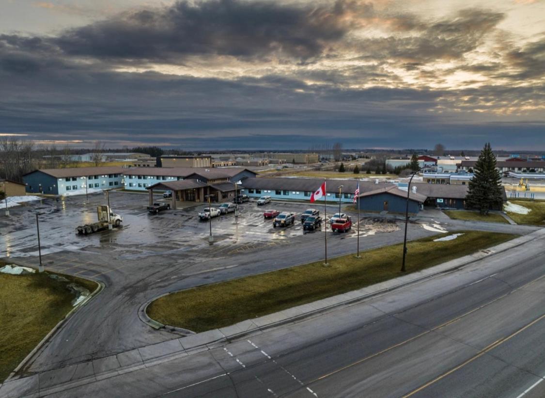 The Patch Lodge Warroad Экстерьер фото